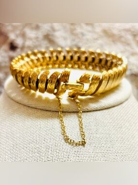 Vintage Ciner Gold-Tone Textured Link Bracelet